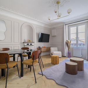 Appartement de Luxe à 2 Chambres à Coucher