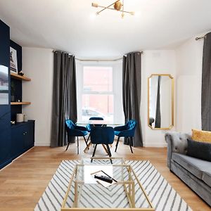 Appartement de Luxe à 2 Chambres à Coucher