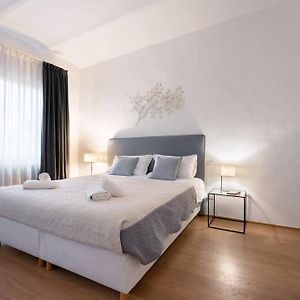 Appartement à 3 Chambres à Coucher