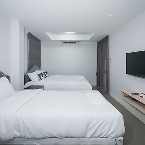 Studio Lit King-Size