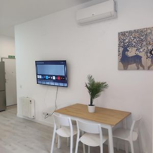 Studio Lit King-Size