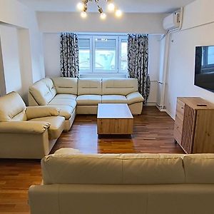 Appartement à 3 Chambres à Coucher