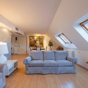 Appartement à 2 Chambres à Coucher
