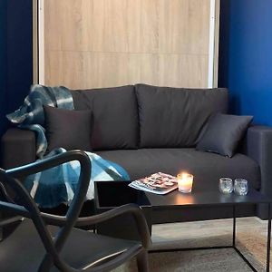 Studio Lit King-Size