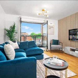 Luxe City Centre Apartment - 2 Bedroom - Secure Parking - Balcony - Top Rated -11A
