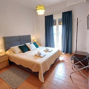 Georgia'S Cozy Apartment In Koukaki