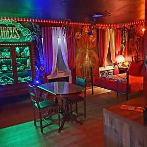 Le Cirque Ensorcele - Le Studio Maudit & Cosy