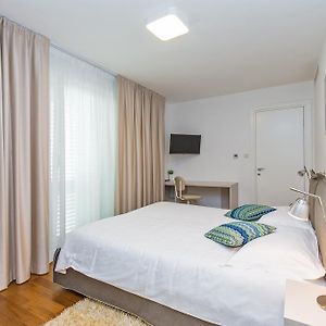 Appartement de Luxe à 2 Chambres à Coucher