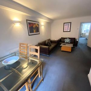 Appartement à 2 Chambres à Coucher