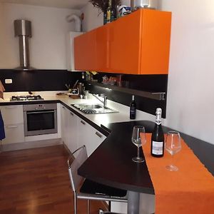 Orange Casanova - Fibre-Optic Internet And Garden