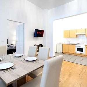 Appartement à 2 Chambres à Coucher