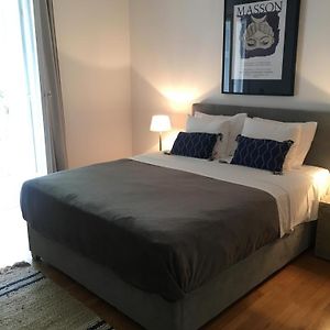 Studio Lit King-Size