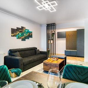 Stylish Hideaway Near City Center