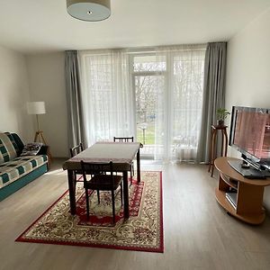 Hugo Apartment & Parking