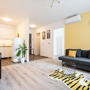 Happy River Apartment 1