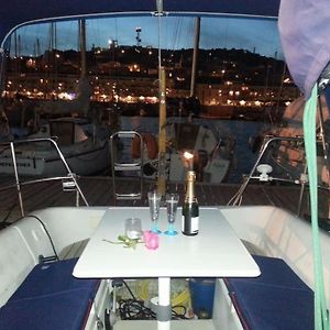 Nuitee A Bord De Danilou Un Voilier De 9.50M