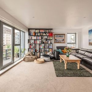 Calming Sea View City Apartment