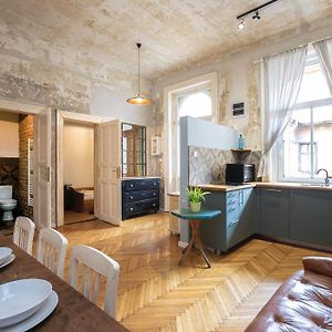 Appartement à 2 Chambres à Coucher
