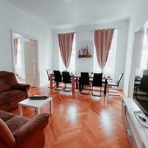 Appartement à 3 Chambres à Coucher