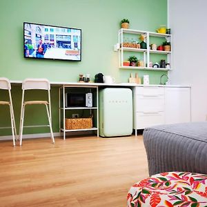Sunny Flat 50 Meters From The Metro