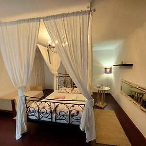 Purple Romantic Apartman