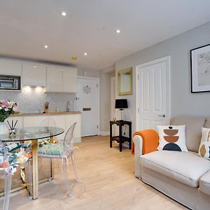 Glamorous Art Deco Flat In Chelsea