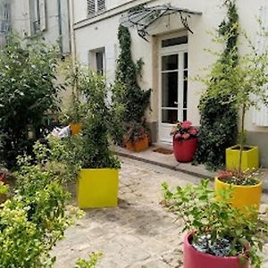 2 Chambres Et Une Terrasse A Paris!