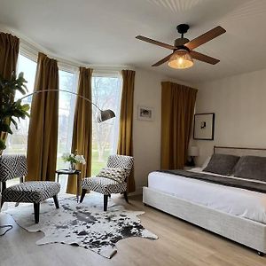 Chic 2 Bedroom With Parking