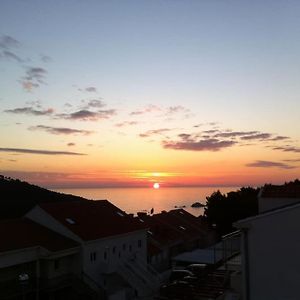 Artistic Sunset Apartment