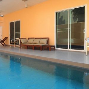 Chambre Côté Piscine Lit King-Size