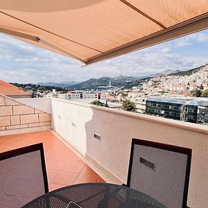Appartement à 3 Chambres à Coucher