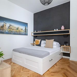 Apartment With Private Sauna - Dietla 21 Street