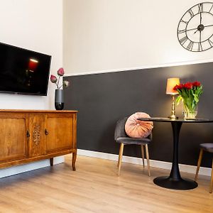 Househost Apartment: Lazarza II Street