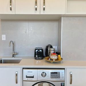 Modern French Retro Townhouse In Sandringham, Close To City, Heat Pumps, Netfilx