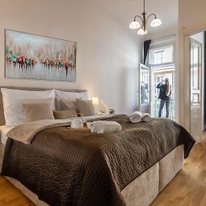Spacious 2-Bedroom Apartment In Old Town