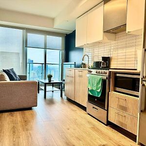 Cozy Condo Near Eatoncentre Mall