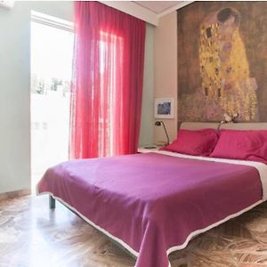 Three Bedroom Spacious Apartment Near Acropolis
