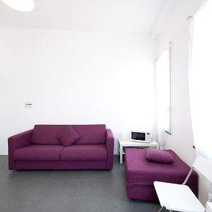 Studio Lit King-Size