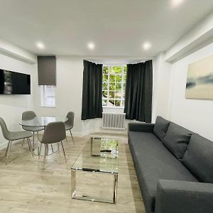 Appartement à 2 Chambres à Coucher
