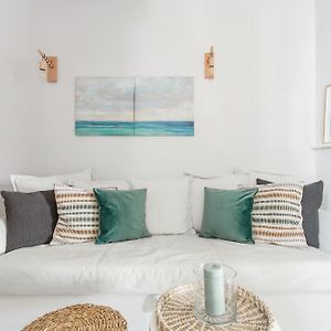 Romantic Love-Nest Studio Near Acropolis & Metro