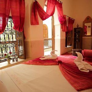Riad White Flowers