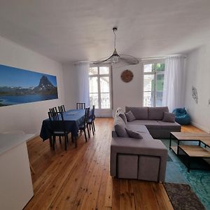 Appartement à 2 Chambres à Coucher