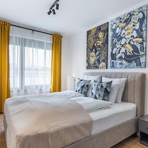 Brand New Central Flat