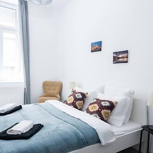 Central Brand New And Modern Apartment
