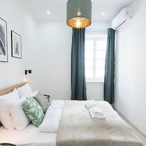 Trendy Central Apartment At Castle