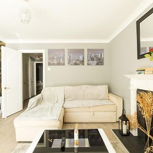 Modern Elegant Central Apt With Parking