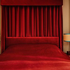 Studio Lit King-Size