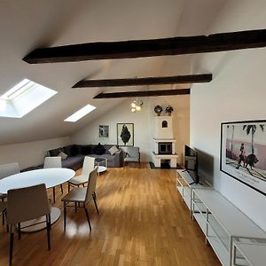 Appartement à 2 Chambres à Coucher