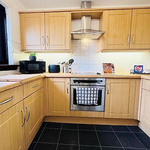 Beautiful & Spacious 2-Bed Flat In City Centre With Free Parking