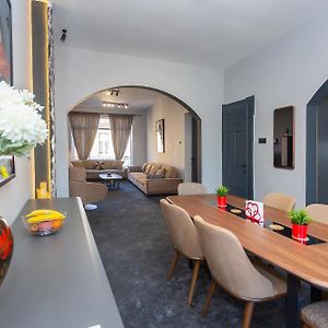 Appartement à 2 Chambres à Coucher
